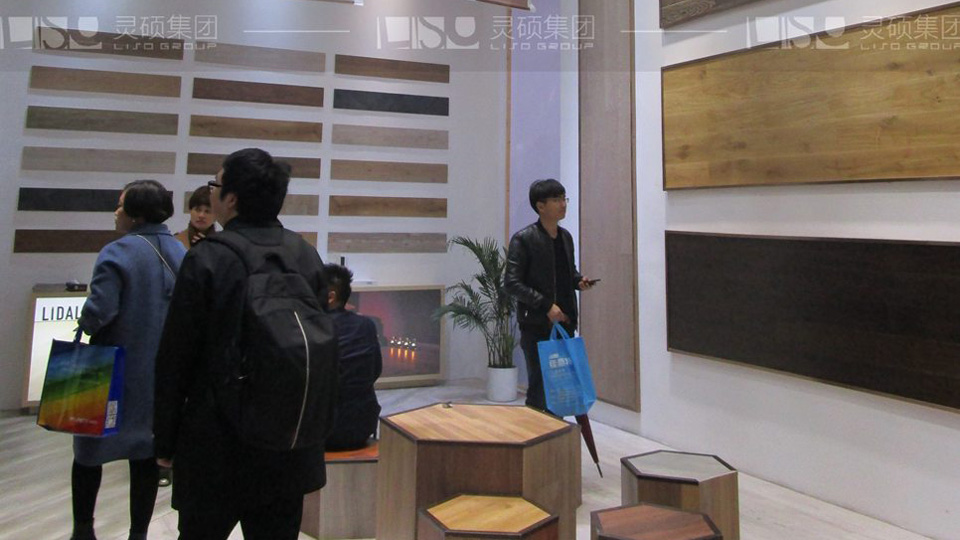 宜人-地面材料展台设计案例