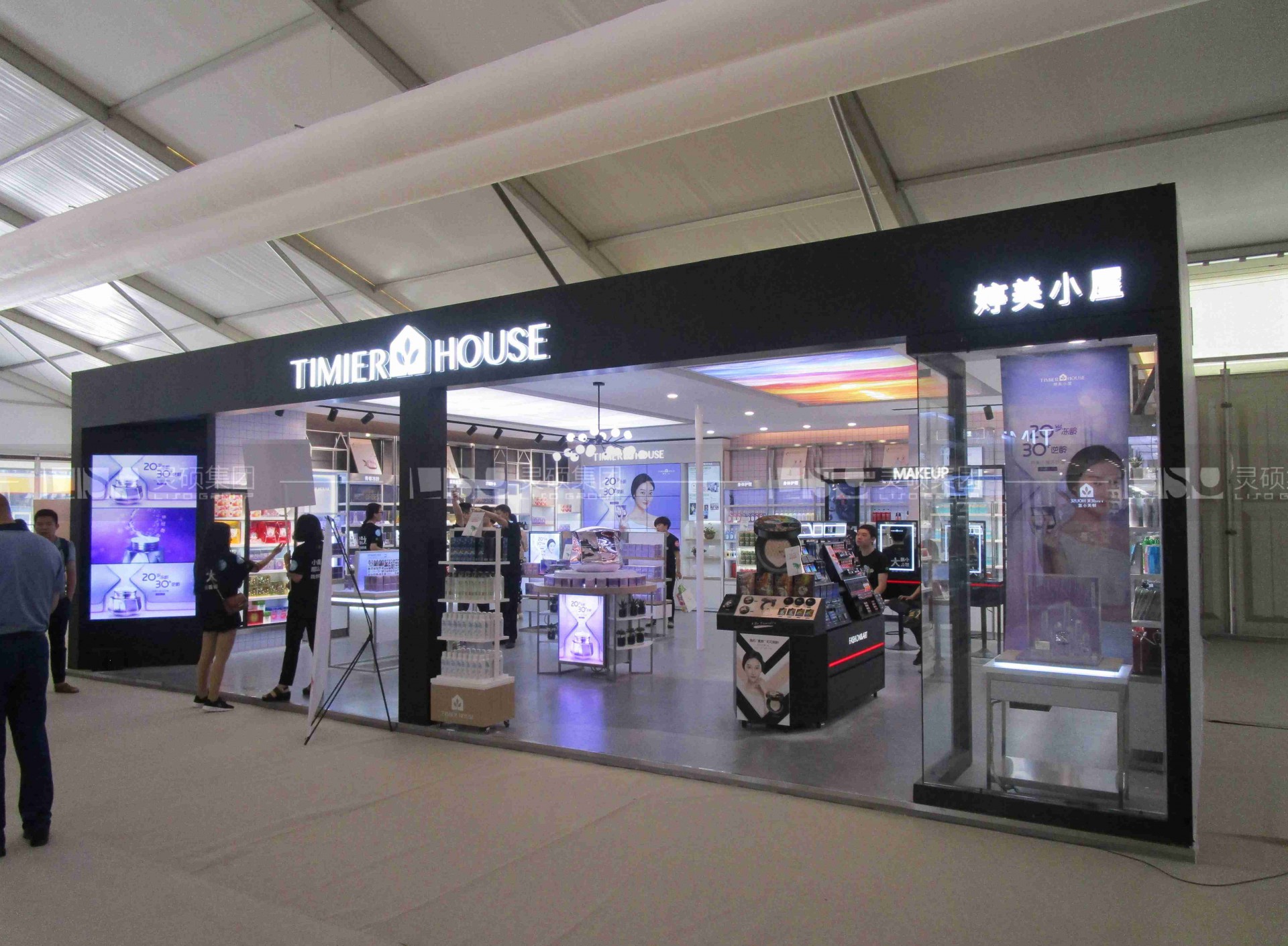 婷美小屋-美容展展台设计案例
