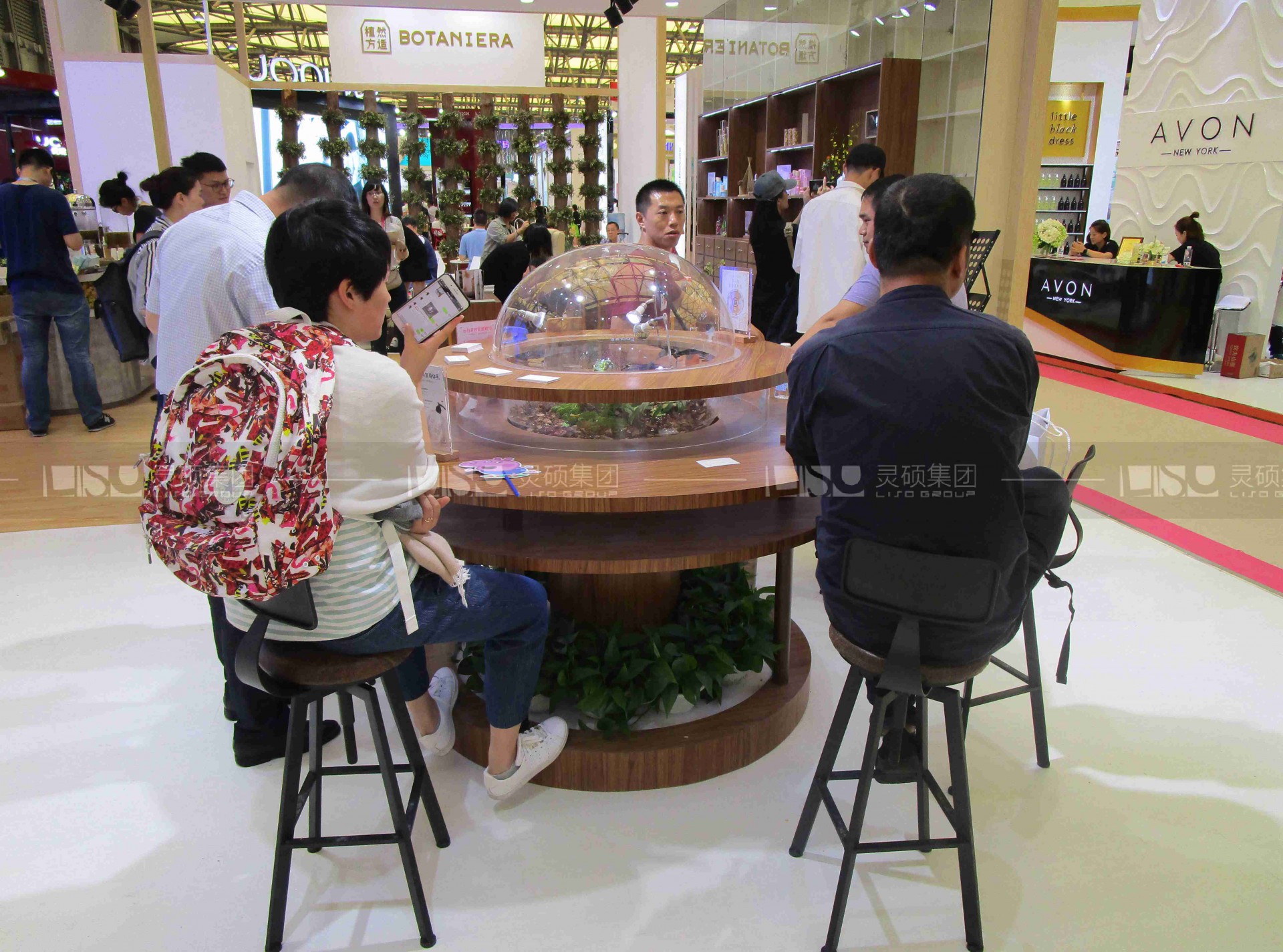 植然方适-美容展展台设计案例