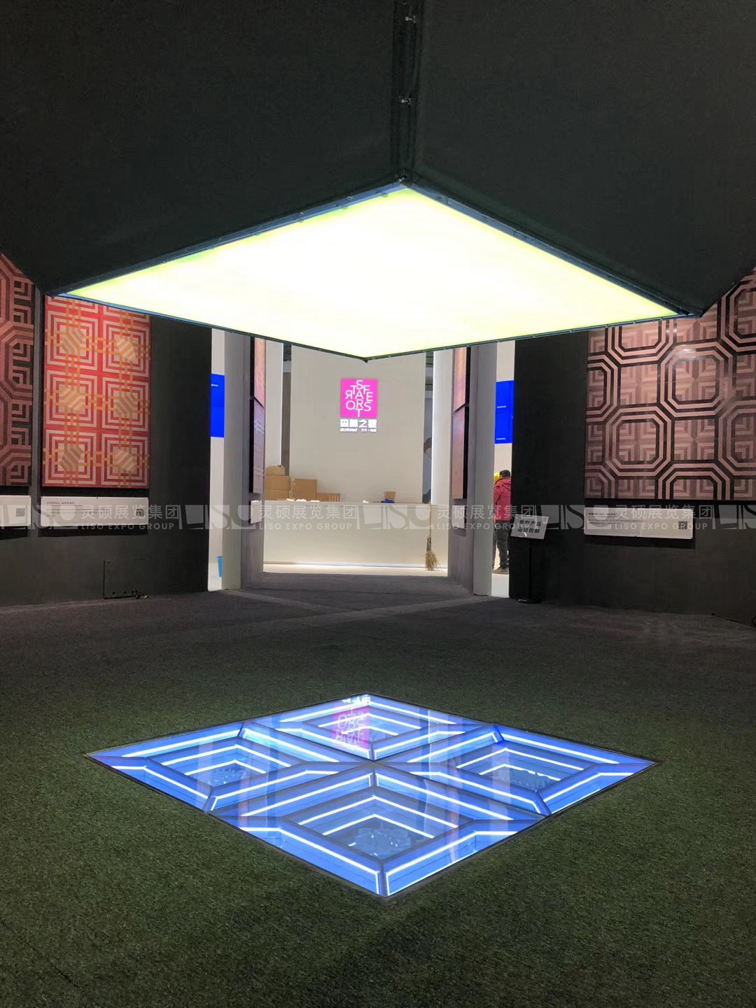 地面材料展展台设计搭建案例-森林之星